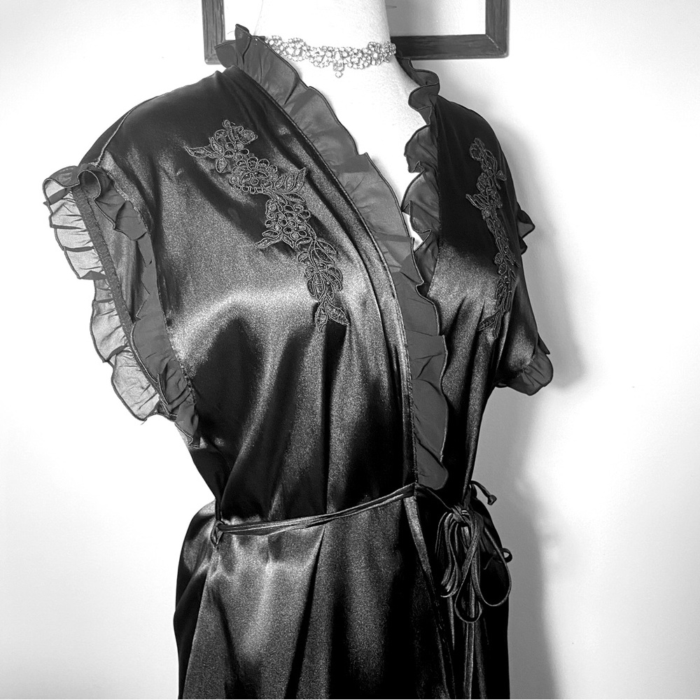 INTIMO Donatella Black Satin Robe